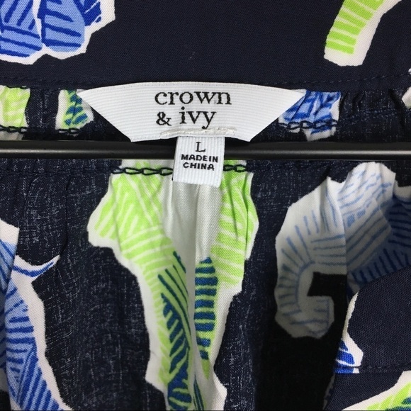 CROWN & IVY Top Blouse Elephants Split V Neck 3/4 Sleeve Navy Size Large NWT - Picture 7 of 10